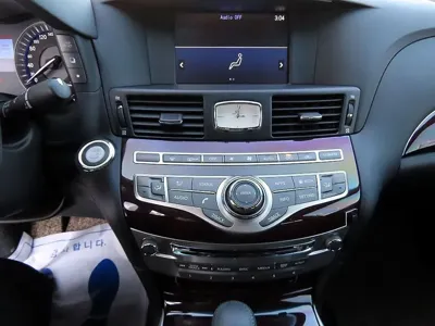 Infiniti Q70