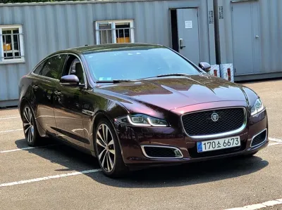 Jaguar XJ
