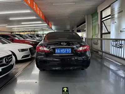 Infiniti Q70