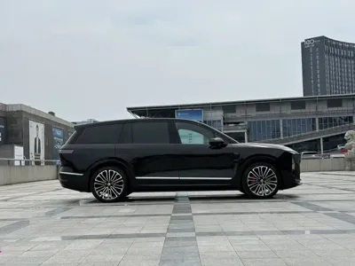 Nio ES8