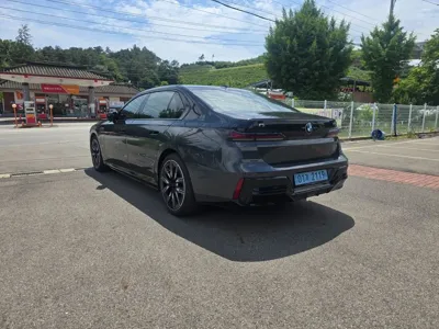 BMW i7