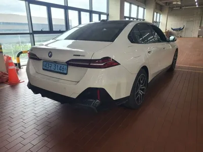 BMW i5