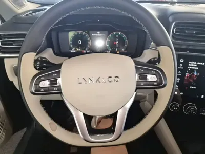 Lynk & Co 02