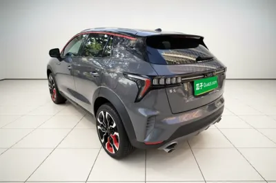 Lynk & Co 06