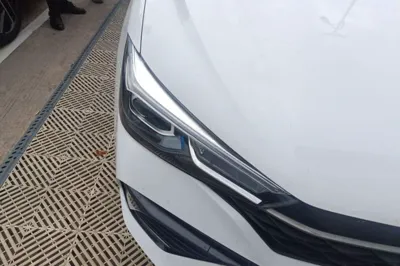Roewe i5