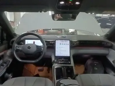 Nio ES8