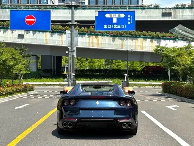 Ferrari 812