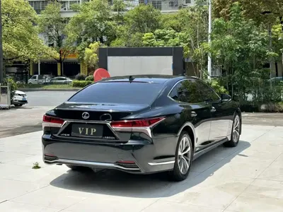 Lexus LS