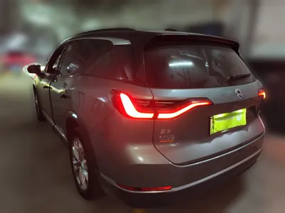 Nio ES8