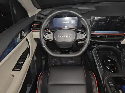 Lynk & Co 06