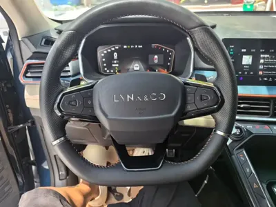 Lynk & Co 06