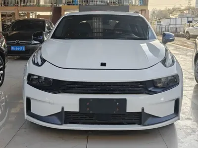 Lynk & Co 03
