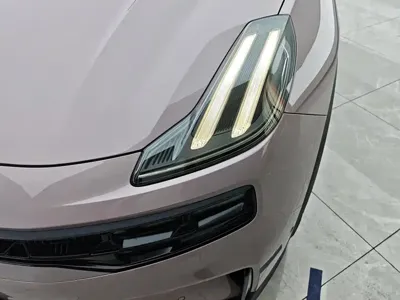 Lynk & Co 06
