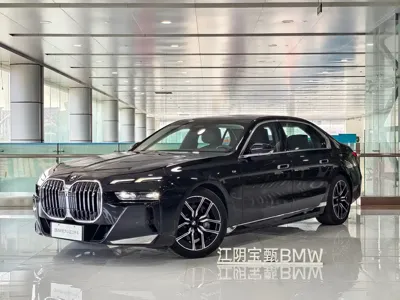 BMW i7