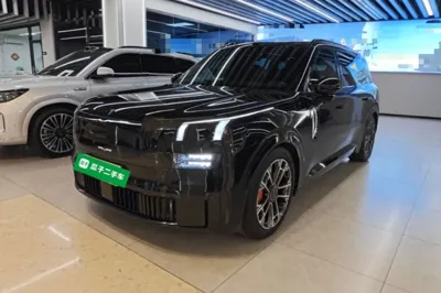 Lynk & Co 900