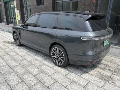 Nio ES8