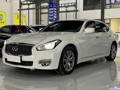 Infiniti Q70