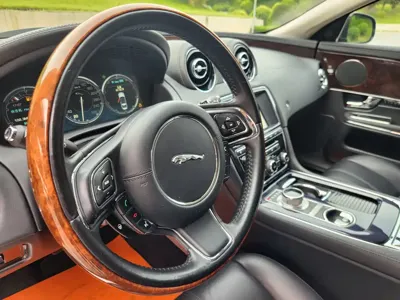 Jaguar XJ