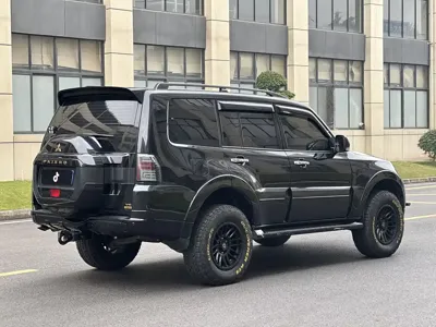 Mitsubishi Pajero (Import)