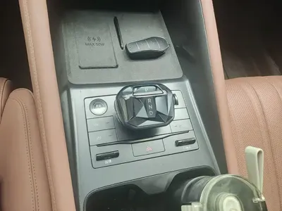 BYD L EV