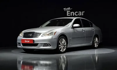 Infiniti M
