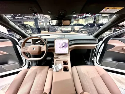 Nio ES8