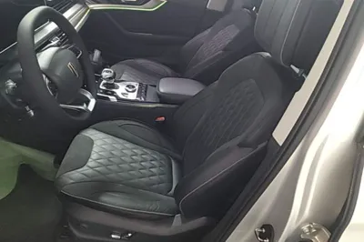Hongqi HS5