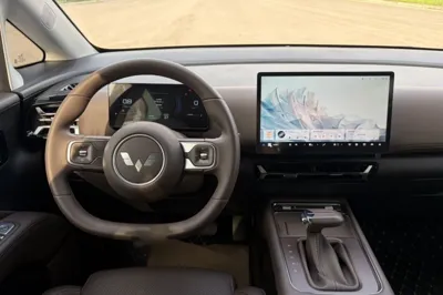 Wuling 730