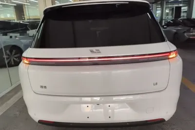 Li Auto L8