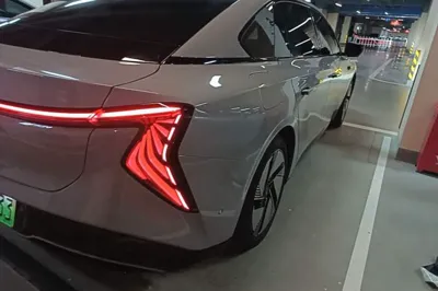 Hongqi EH7