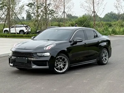 Lynk & Co 03