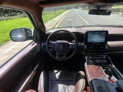 Lincoln Navigator