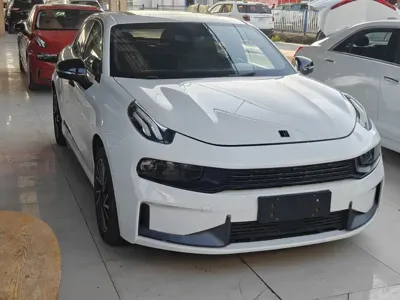 Lynk & Co 03