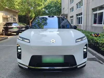 Nio ES8