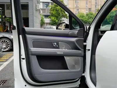 Nio ES8