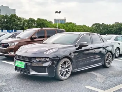 Lynk & Co 03
