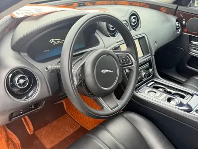Jaguar XJ