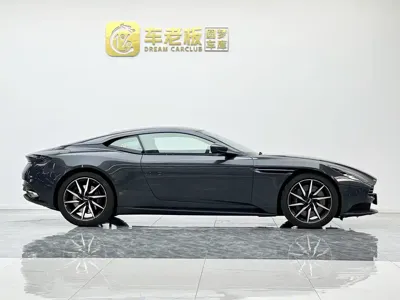 Aston Martin DB11