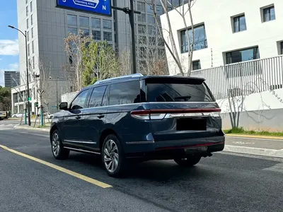 Lincoln Navigator