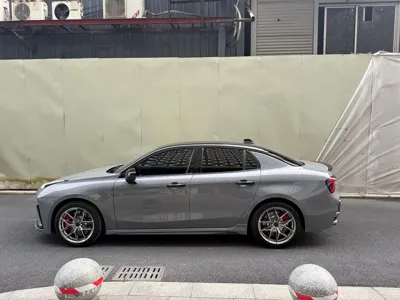 Lynk & Co 03