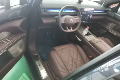 Nio ES8