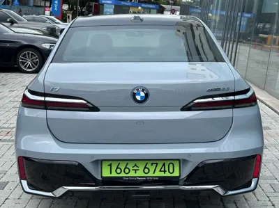 BMW i7