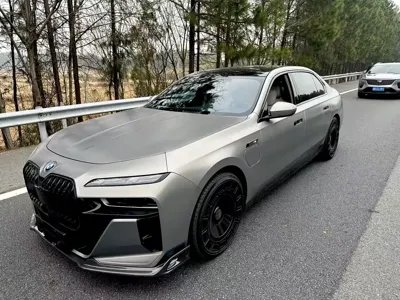 BMW i7