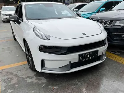 Lynk & Co 03