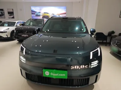 Lynk & Co 900