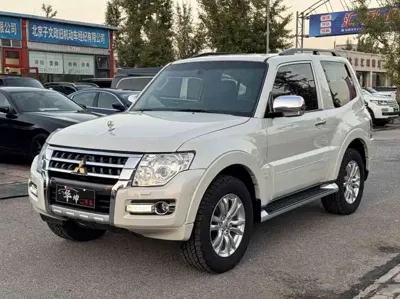 Mitsubishi Pajero (Import)