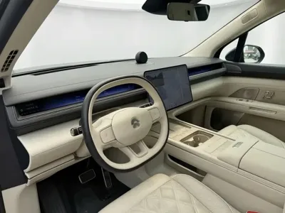 Nio ES8