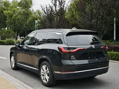 Nio ES8