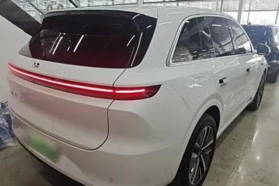 Li Auto L6