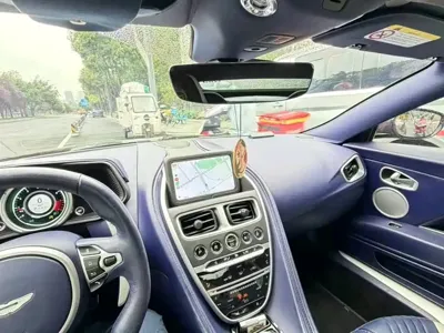 Aston Martin DB11